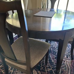 Bassett Furniture Round Dining Expandable Table With 4 Chairs