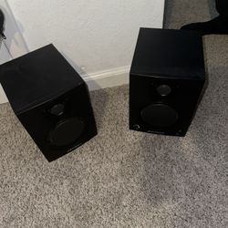 2 Studio Speakers