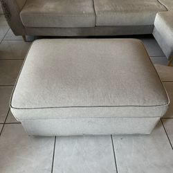 KIVIK Ottoman With Storage