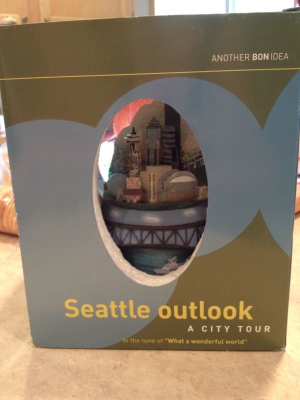 Snow globe Bon Macy's Seattle