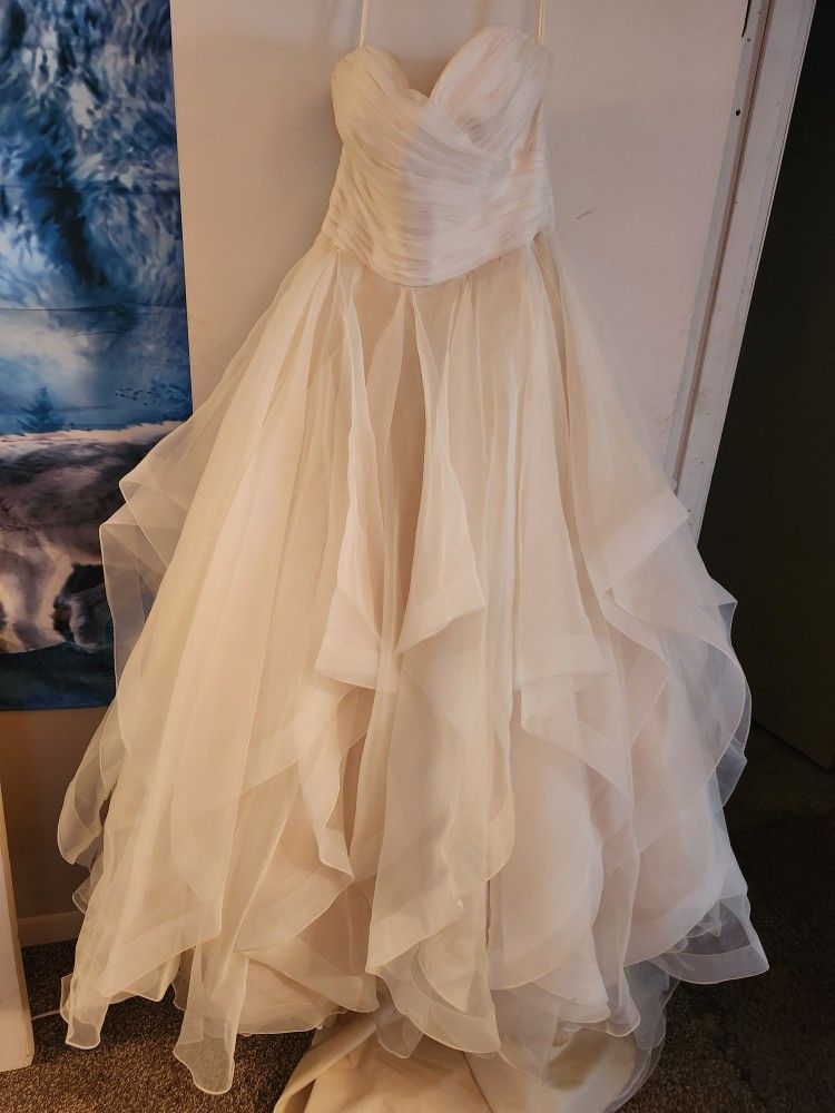Size 16 Bridal Gown With Viel And Attachable Belt
