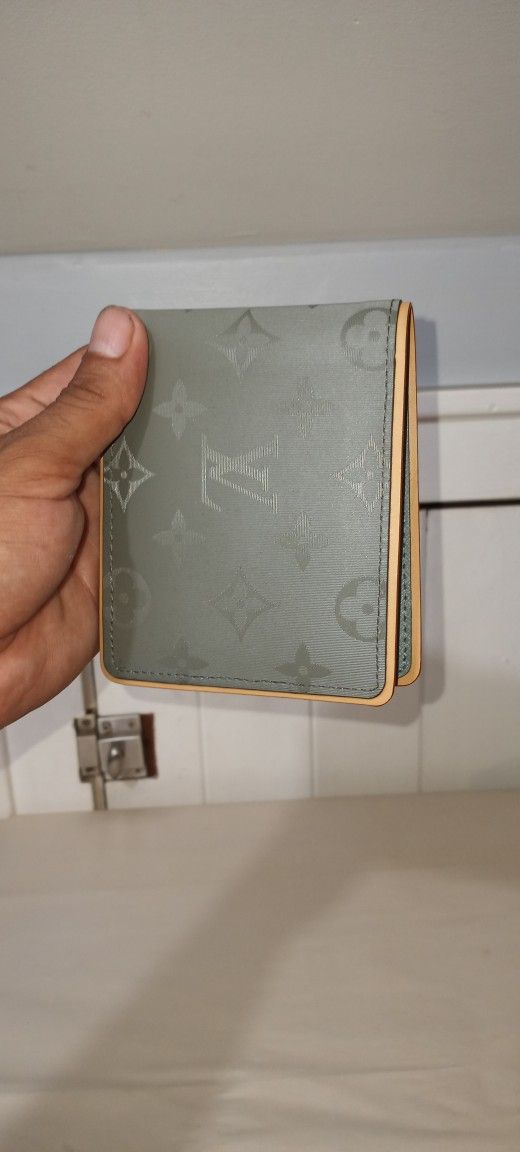 LV MEN WALLET