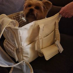 Pet Carrier.  Good Quality 