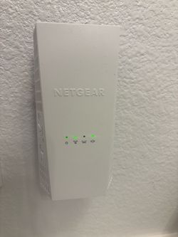 NETGEAR - EX6400 AC1900 WiFi Mesh Wall Plug Range Extender and Signal Booster