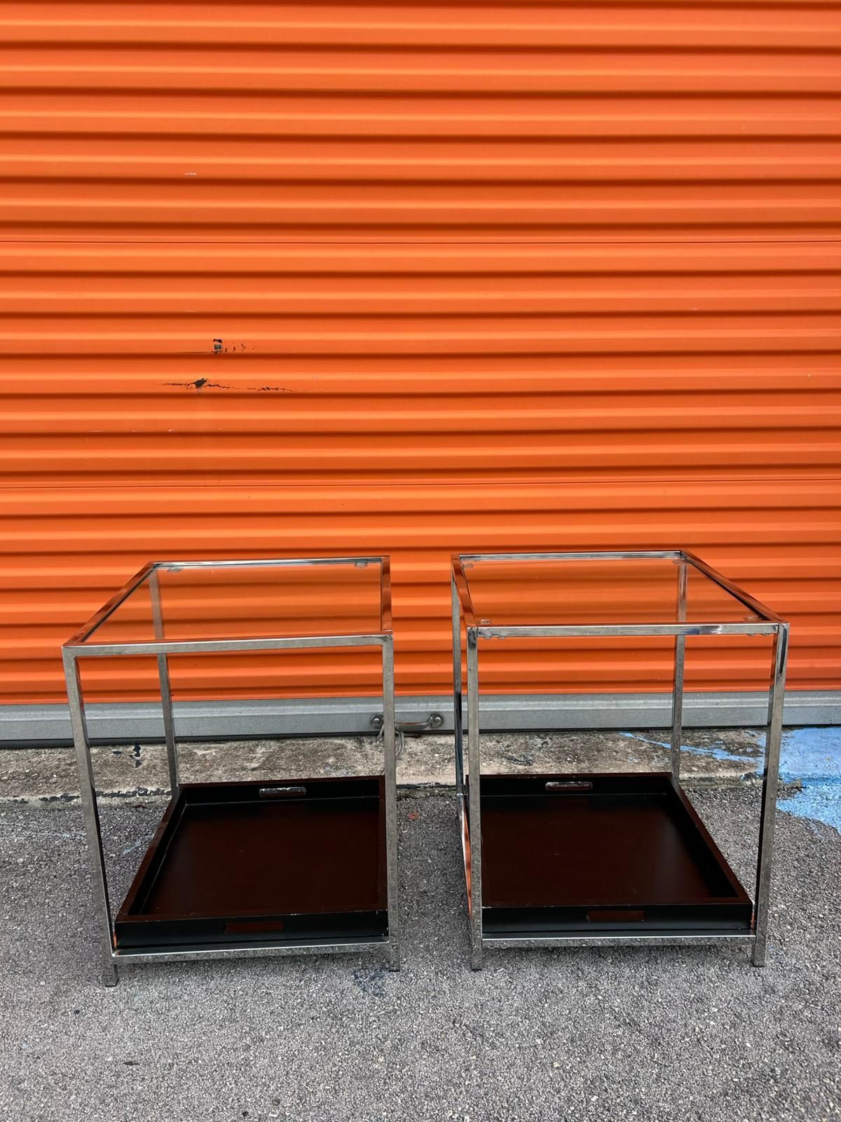 END TABLES SET OF 2 / METAL AND GLASSES/ SQUARE WOOD / DELIVERY NEGOTIABLE 