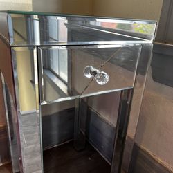 Mirrored small night stand