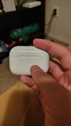 Apple AirPods Pro 2nd Gen (NO SCRATCHES, LIKE NEW)