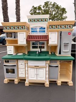 Grand Walk In kitchen & Grill by step2