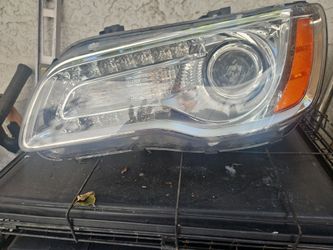 Chrysler 300 left head light