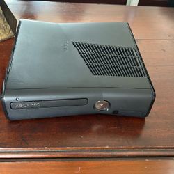 Xbox 360 Like New With 30+games