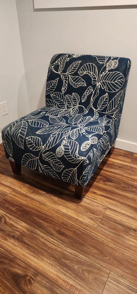 2 Lounge Chairs