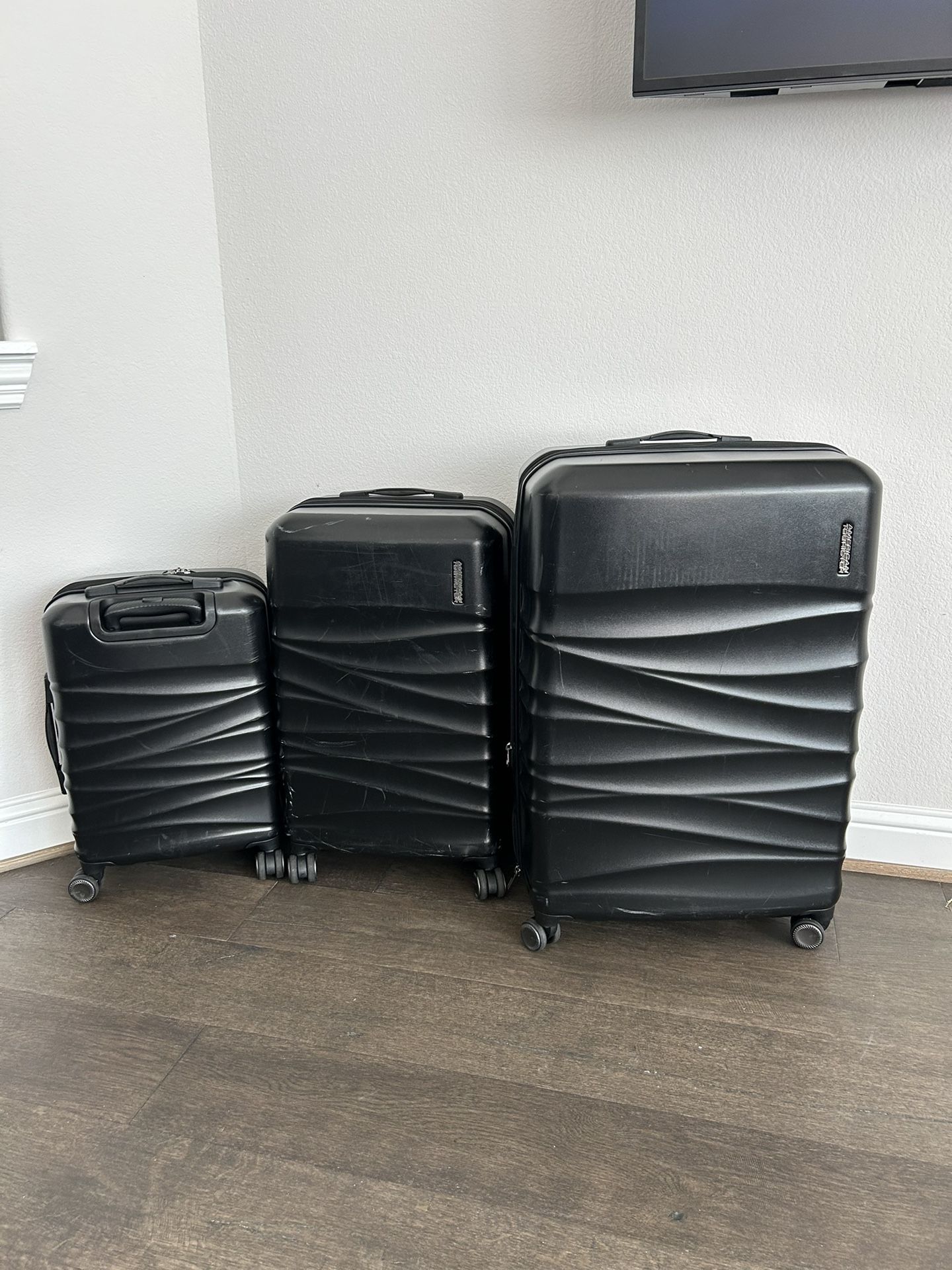 American Tourister Tranquil Piece Hardside Luggage Set in Black