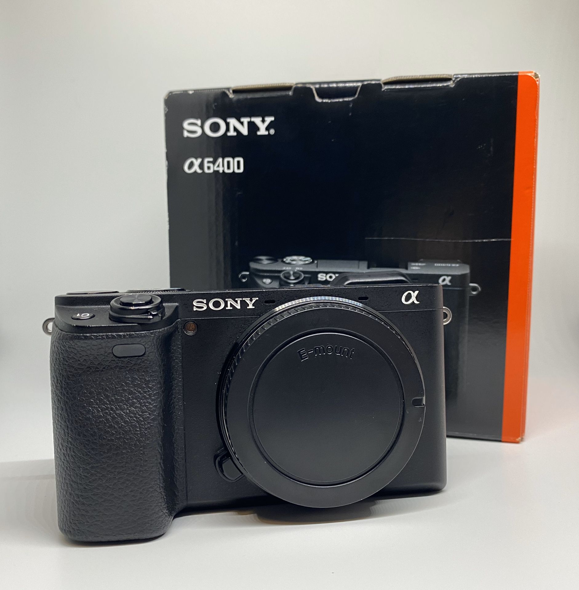 Sony a6400 camera mounts battery and gorillapod