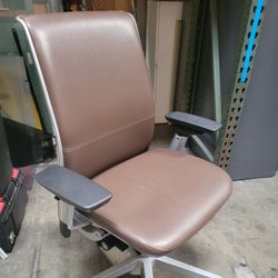 Steelcase Think V2, Fully Loaded, Almost NEW condition, Computer Desk Ergonomic Office Chair