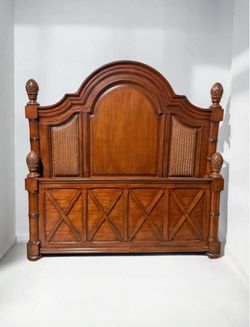 Queen size bedroom set (deliver available)