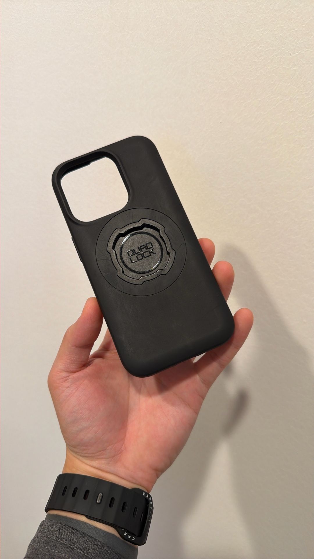 QuadLock Mag Case - iPhone 15 Pro