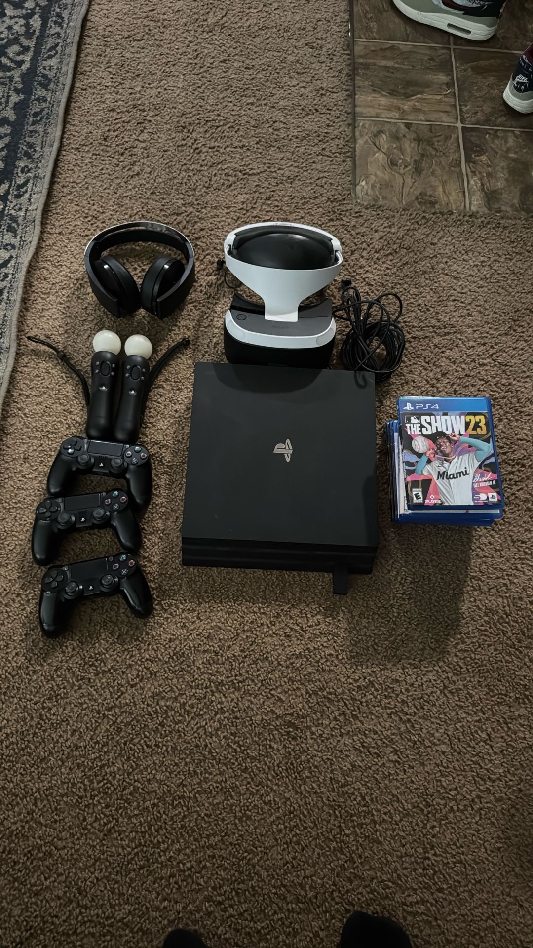 PS4 + VR + Headphones