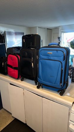 Selling 6 suitcases in good used condition TAKE BUNDLE OR SINGLE LET ME KNOW . Great for travel, moving, or extra storage.