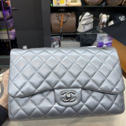   CHANEL Metallic Lambskin Quilted Jumbo Double Flap Silver Preowned 