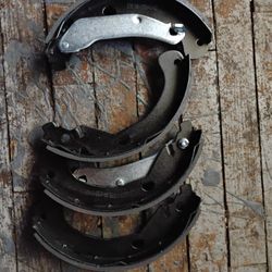 2006 -2010 Chevrolet HHr Rear Brake Shoes