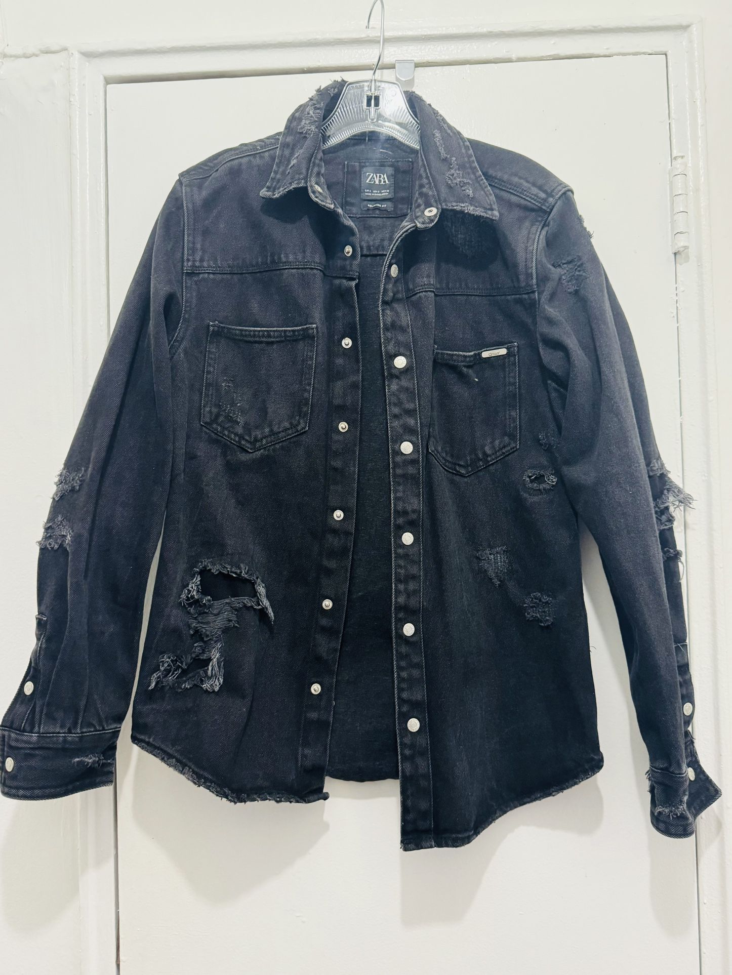 Zara men’s distressed denim jacket size S In Ec excellent Condition 