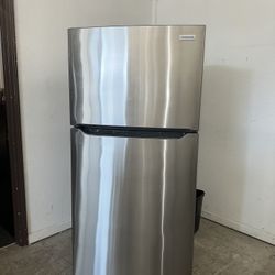 Frigidaire Top Bottom Refrigerator 