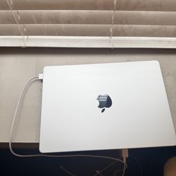 M4 MacBook Pro 14 in