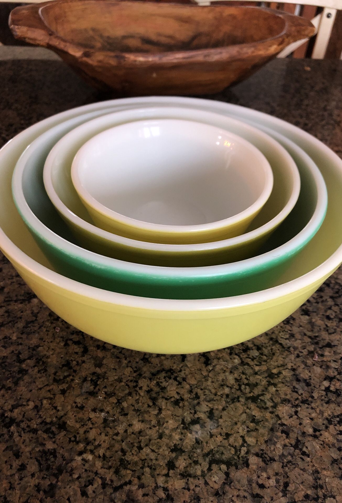 Set of 4 Vintage Pyrex bowls