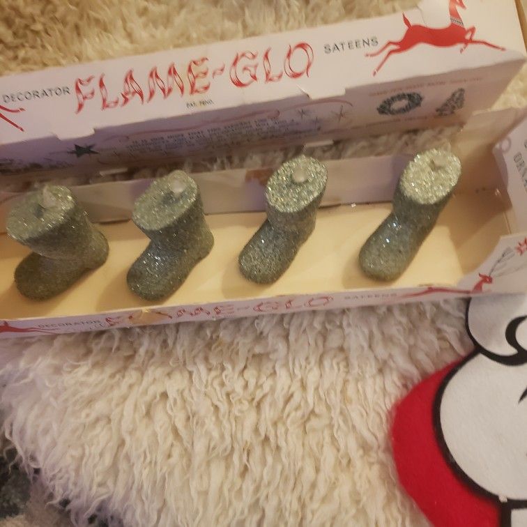 2 Sets Vintage Glittery BootsOrnaments Pending