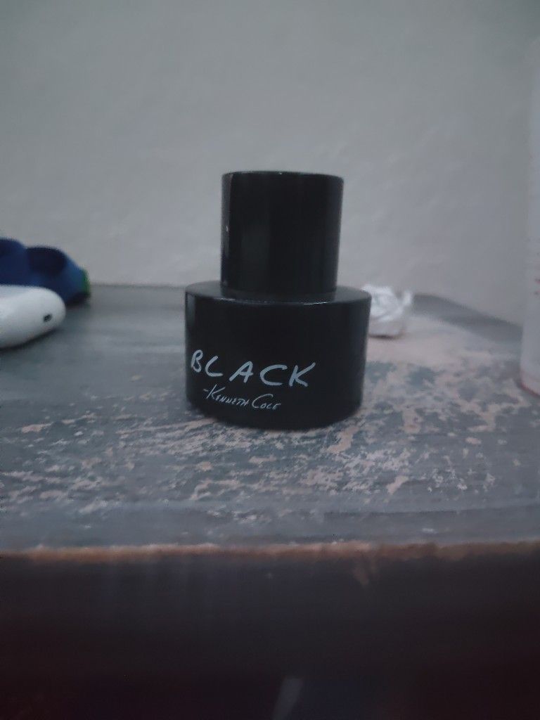 Kenneth Cole Black Eau de Toilette Spray Cologne