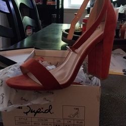 New In Box Women's Qupid 8.5 Ankle Strap Heels Rust.
