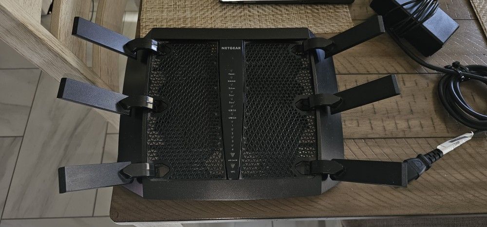 NETGEAR Nighthawk X6S AC4000 Tri-band WiFi Router, Gigabit Ethernet, MU-MIMO, (R8000P)
