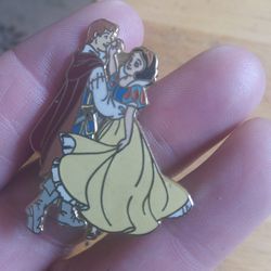 Disney Snow White And Prince Pin 