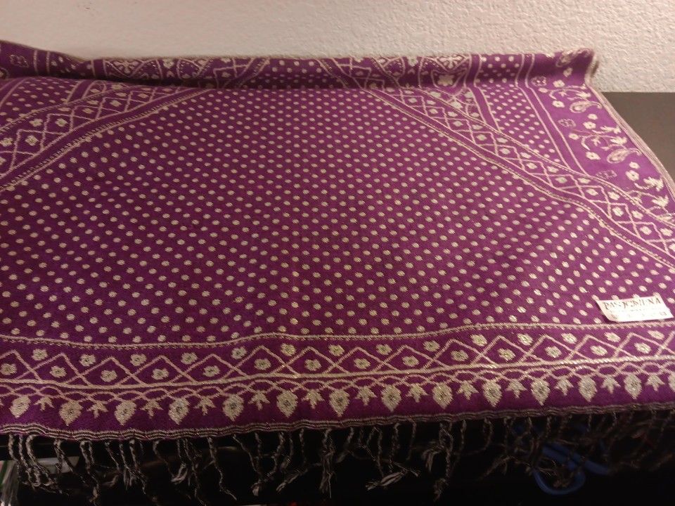 GORGEOUS Genuine 100% Pashmina Silk 28"x75" JAMAWAR Dual Tassled Purple Shawl.