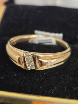 Gold Band Ring with Diamond Accent Stones