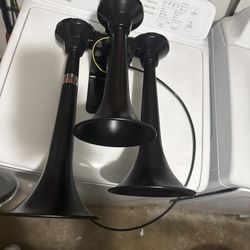 Wolo Triple Train Horn With Tank