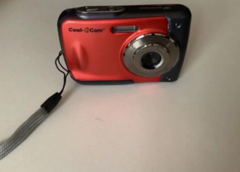COOL ICAM Underwater Camera S1000 MODEL 8 Mega Pixel Camera w/USB cord and manual