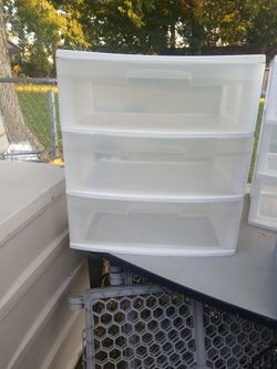 Sterlilte Storage Container With 3 drawers like New Large