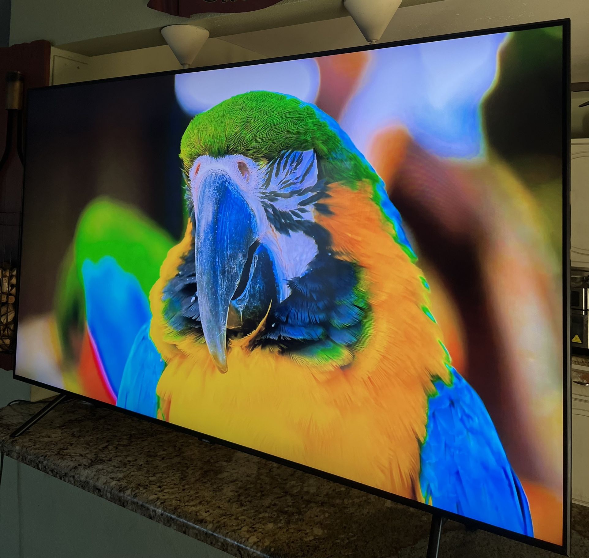 TCL 65 PULGADAS CLASS 6-SERIES 4K UHD DOLBY VISION HDR ROKU SMART TV - 65R615
