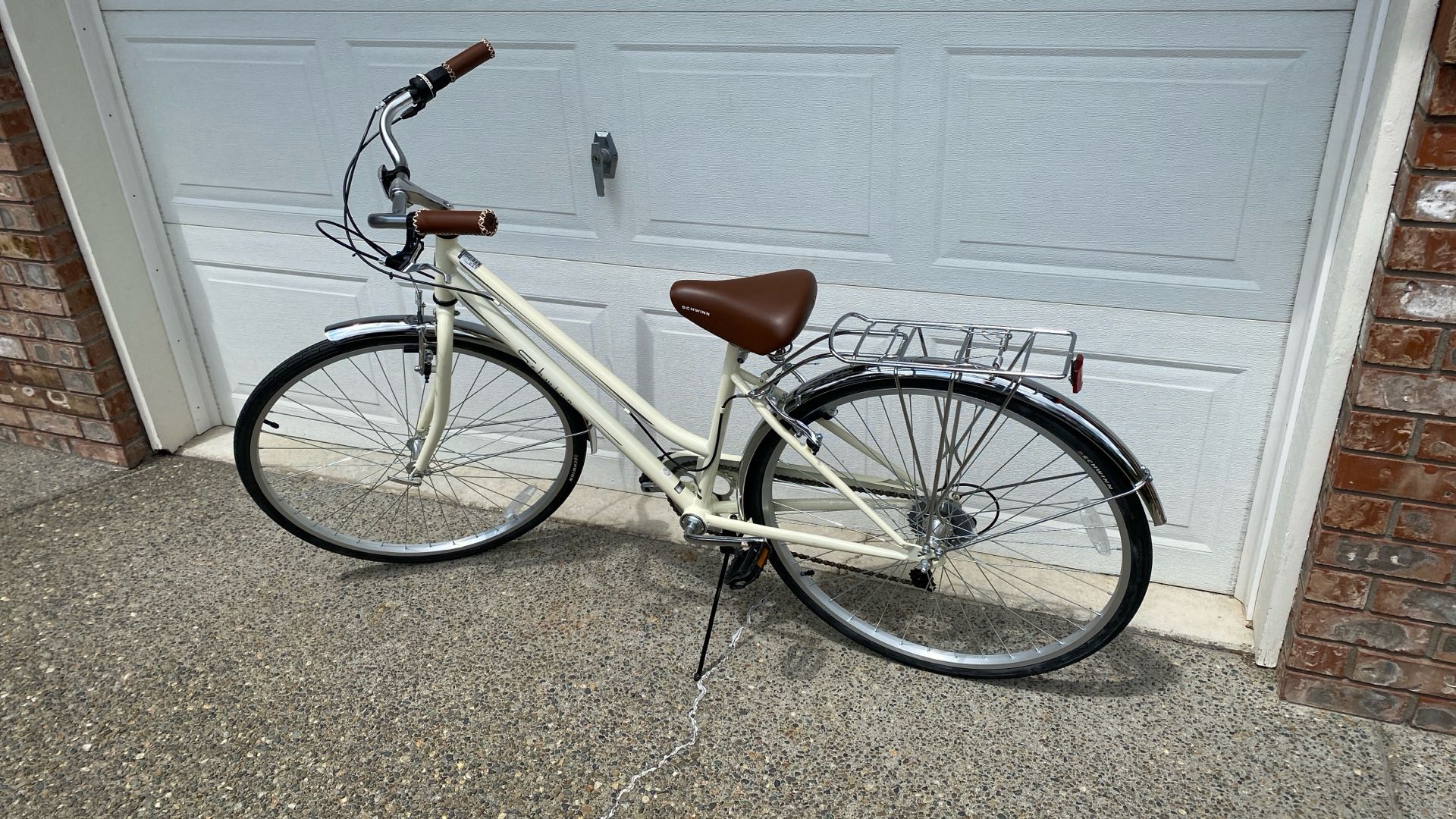 Schwinn Ladies Cruiser Bike NEW