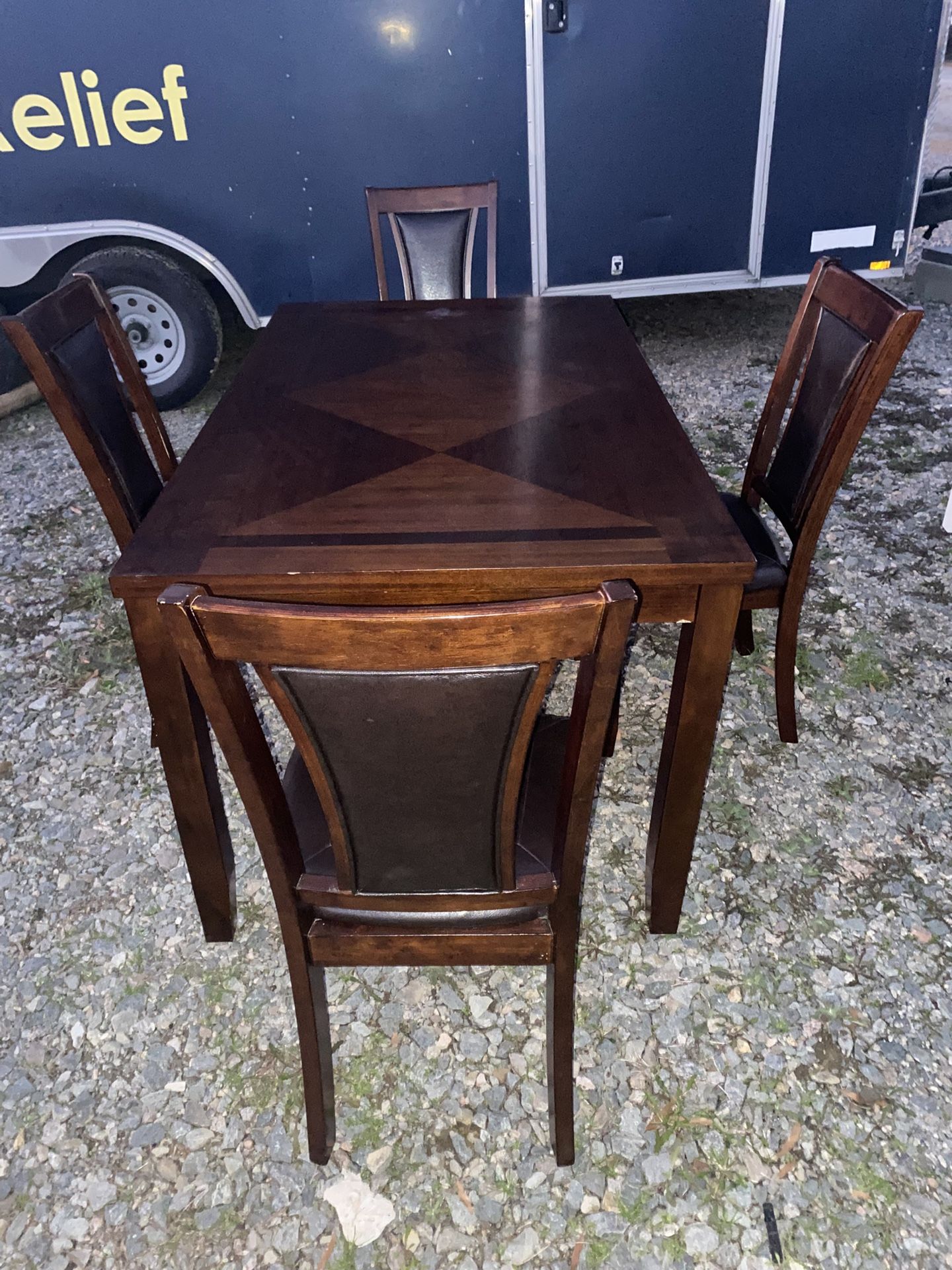 Kitchen Table And 4 Chairs