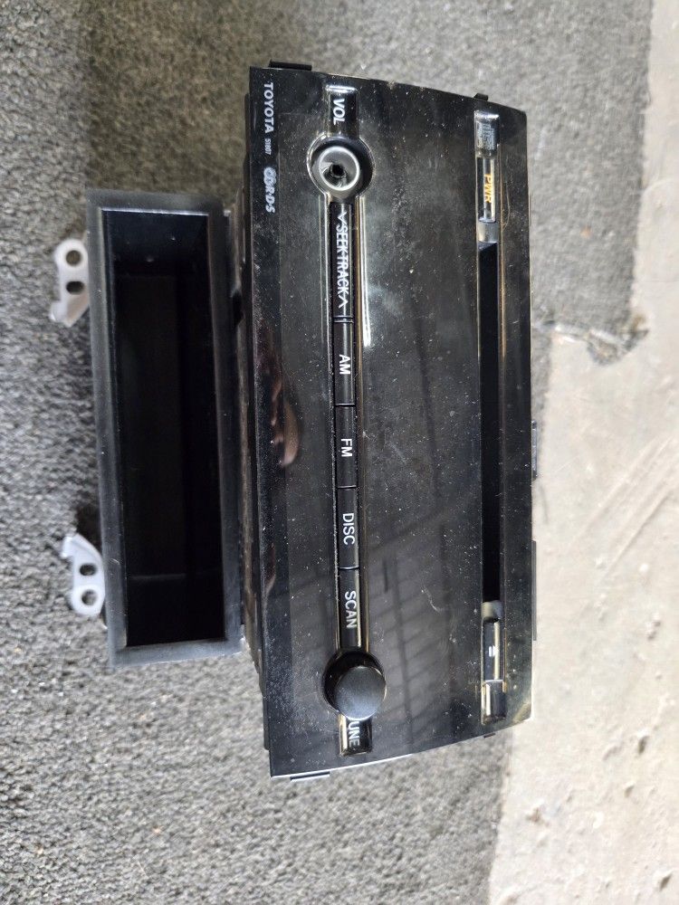 04-09 TOYOTA PRIUS OEM CD PLAYER AM FM RADIO STEREO STORAGE 86120 47200