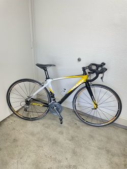 2010 Giant Defy Advanced 2 - Small Carbon Fiber 18”(46cm) Frame - 30 Speed - 700 Tires - Excellent Condition