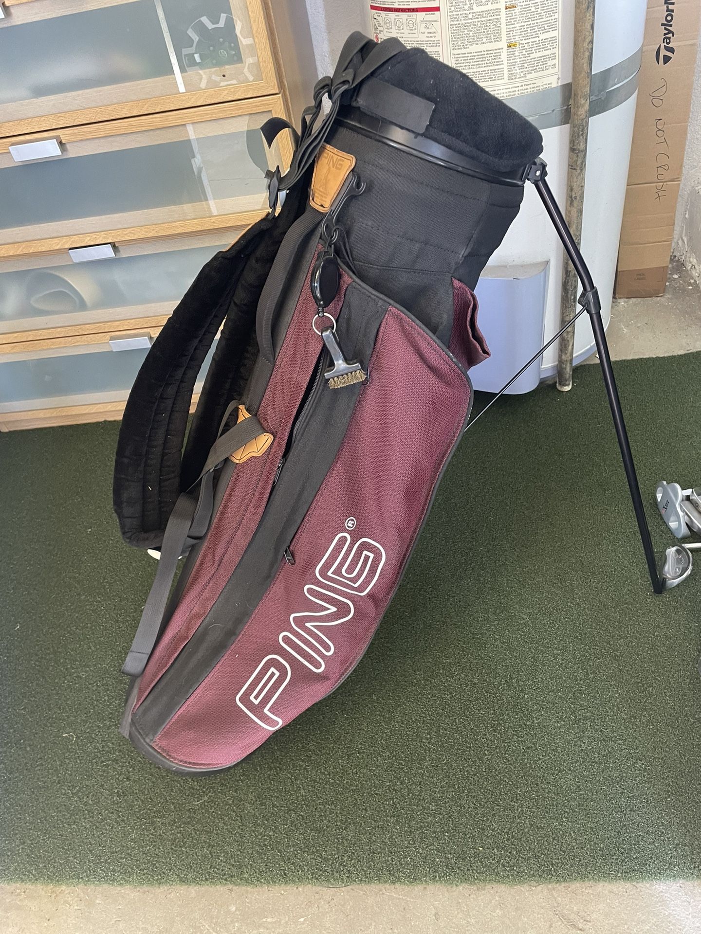 Ping L8 Vintage Golf Bag With Stand