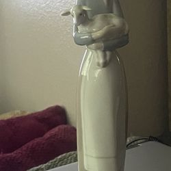 Lladro girl with lamb #4505