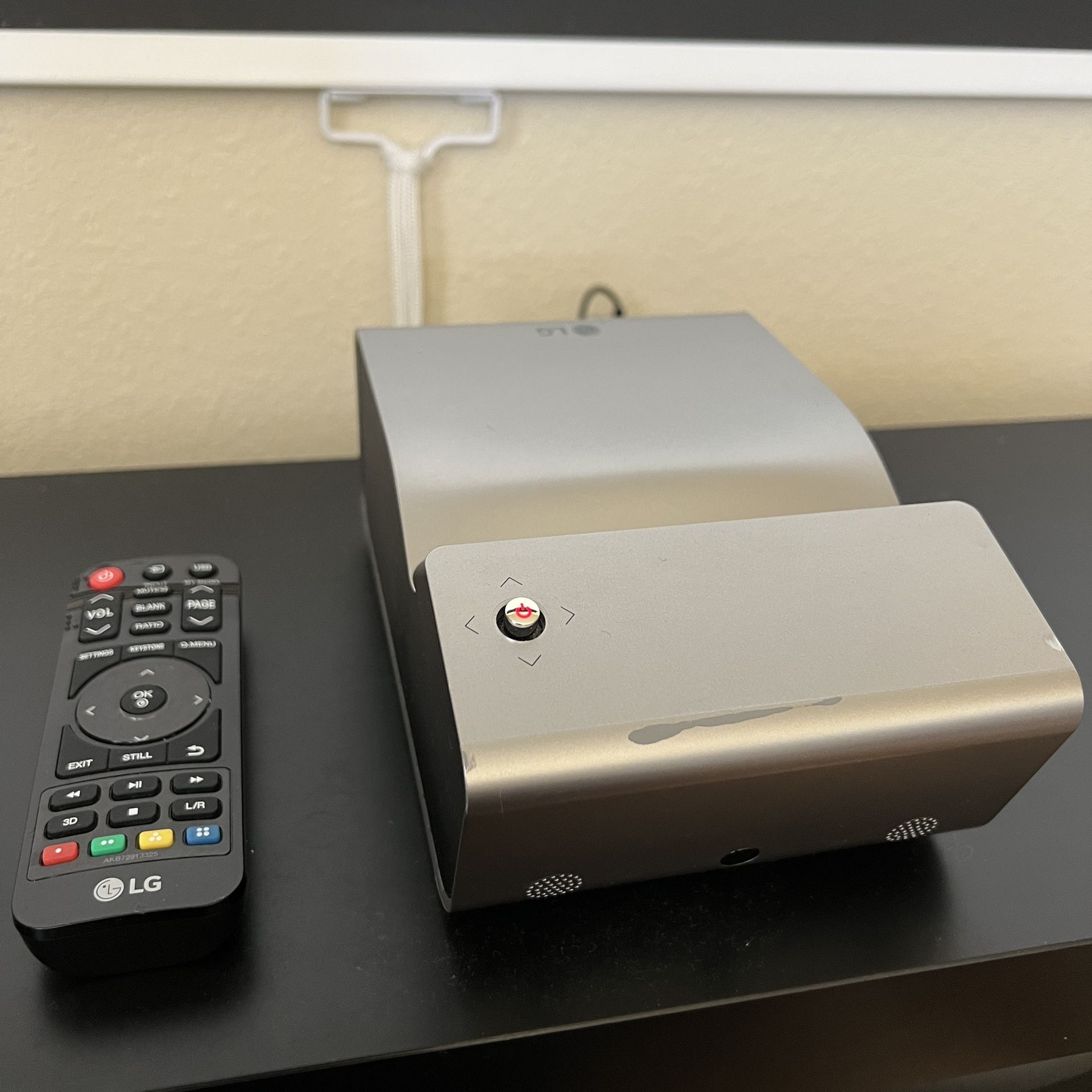 LG PH450UG ultra short focal battery Integrated LED projector
