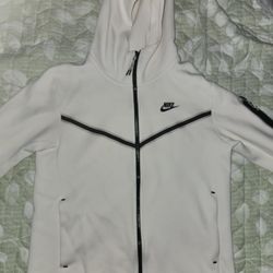 white nike tec fleece