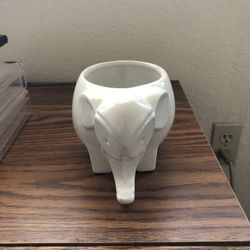 White Glass Elephant Decoration Jar 