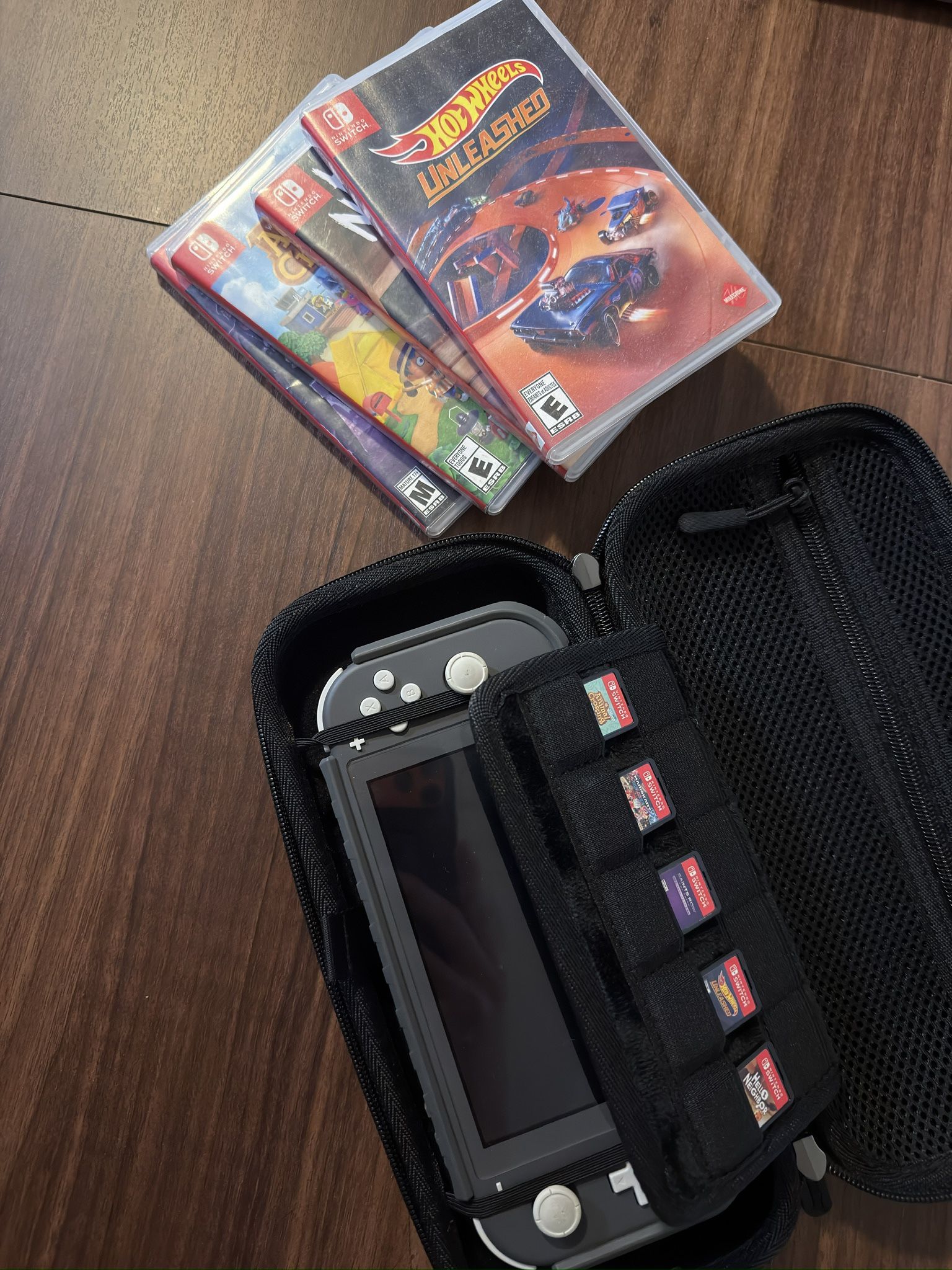 Nintendo Switch Lite With EXTRASSSS