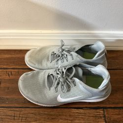 Woman Nike Free Runs  